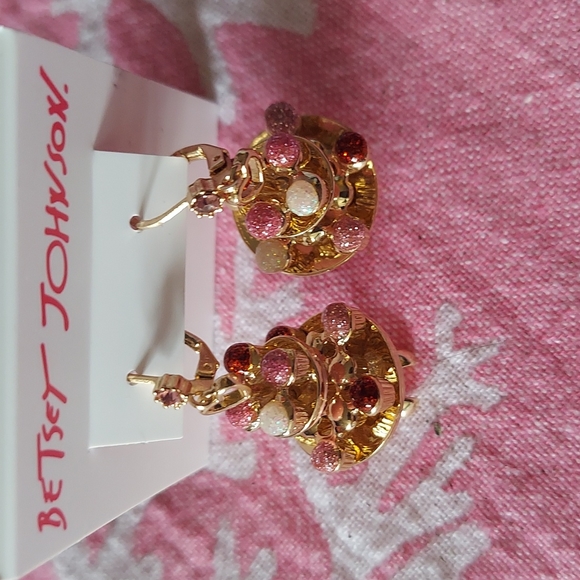 Betsey Johnson TIERED CUPCAKE EARRINGS - Picture 5 of 5